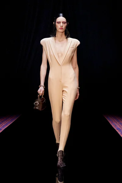 Look 3